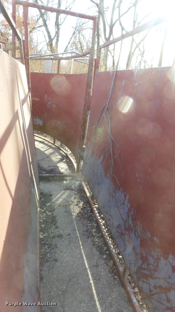 image for item EC9503 Livestock chute and catch pen
