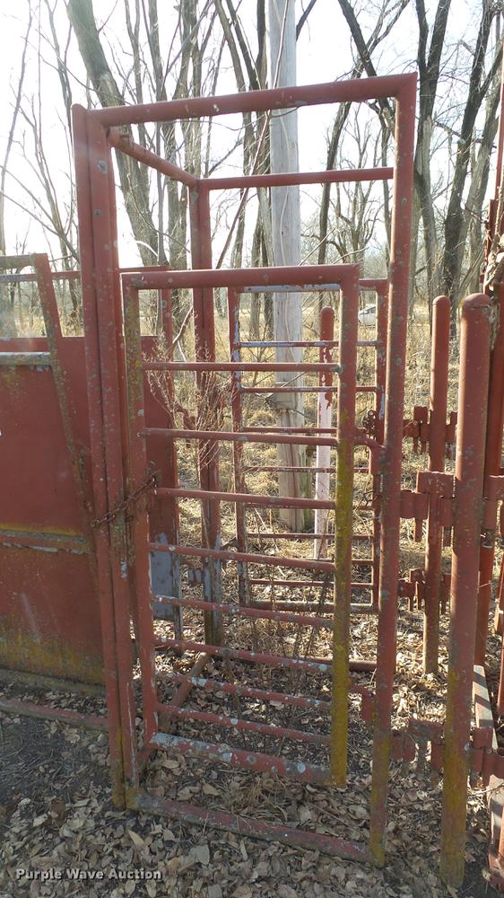 image for item EC9503 Livestock chute and catch pen