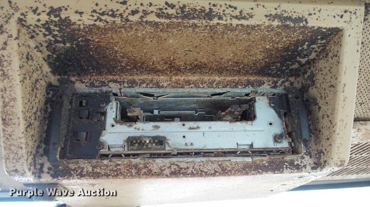 image for item EC9540 1999 John Deere 7810 MFWD tractor