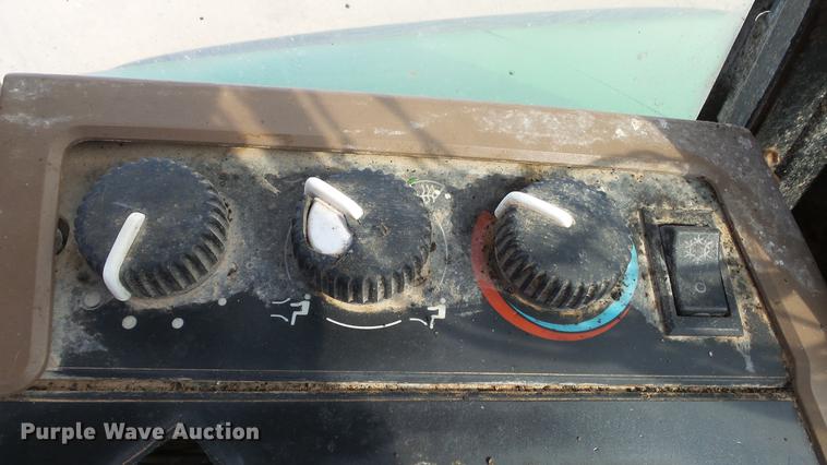 image for item EC9540 1999 John Deere 7810 MFWD tractor