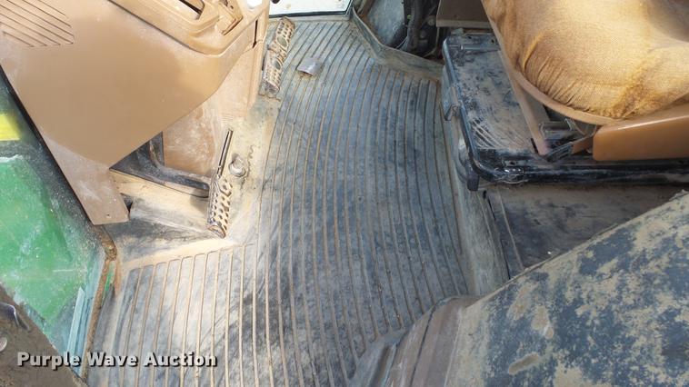 image for item EC9540 1999 John Deere 7810 MFWD tractor