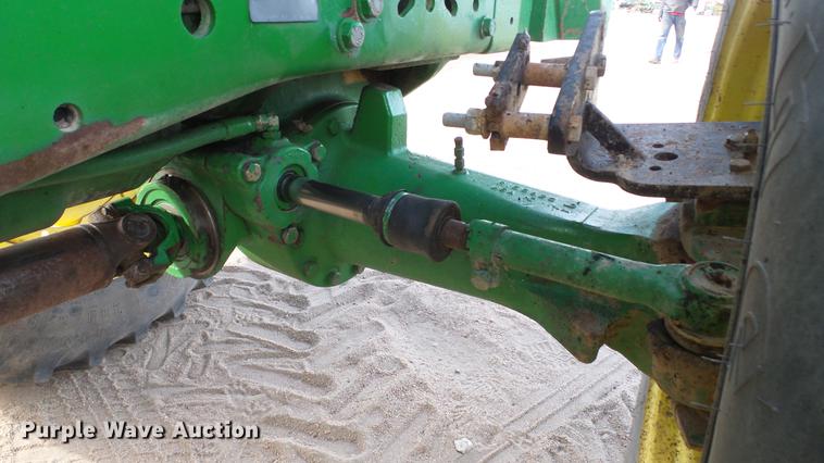 image for item EC9540 1999 John Deere 7810 MFWD tractor