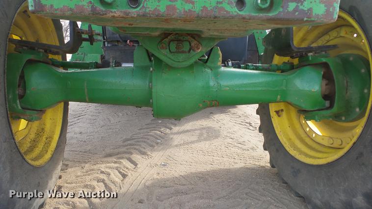 image for item EC9540 1999 John Deere 7810 MFWD tractor