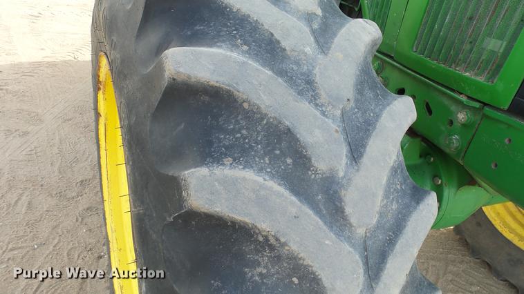 image for item EC9540 1999 John Deere 7810 MFWD tractor