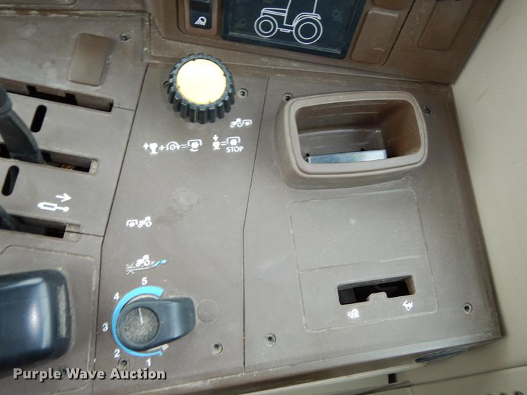 image for item J5515 2007 John Deere 7220 MFWD tractor