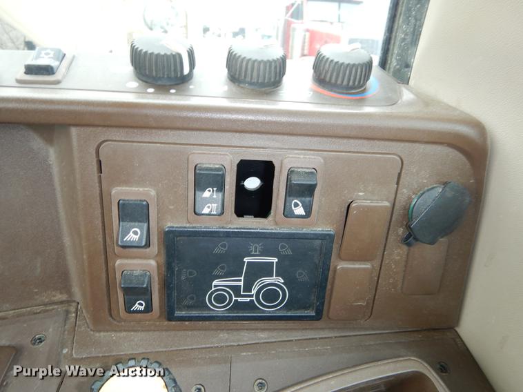 image for item J5515 2007 John Deere 7220 MFWD tractor