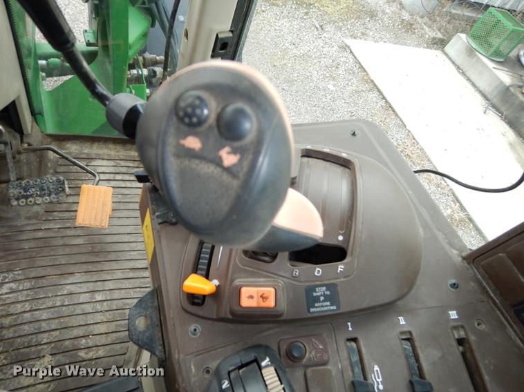image for item J5515 2007 John Deere 7220 MFWD tractor