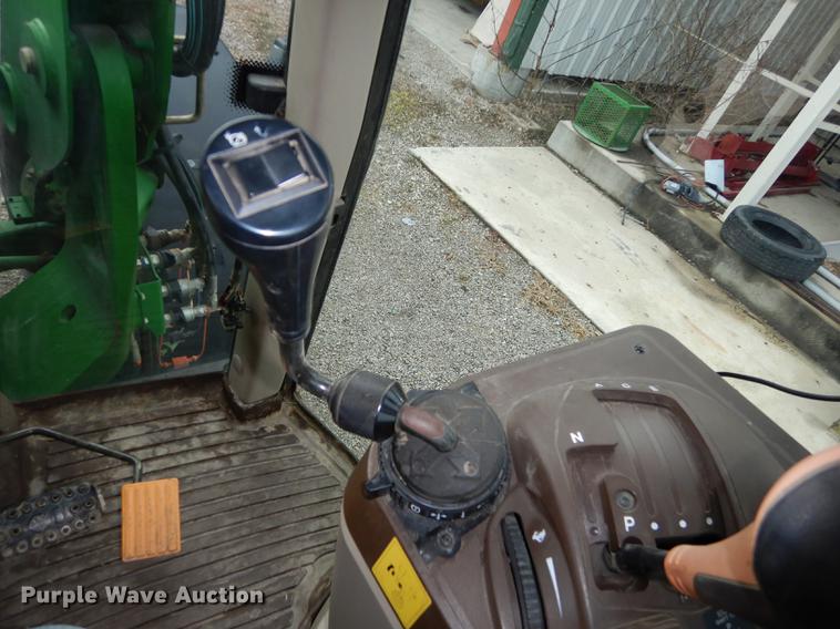 image for item J5515 2007 John Deere 7220 MFWD tractor