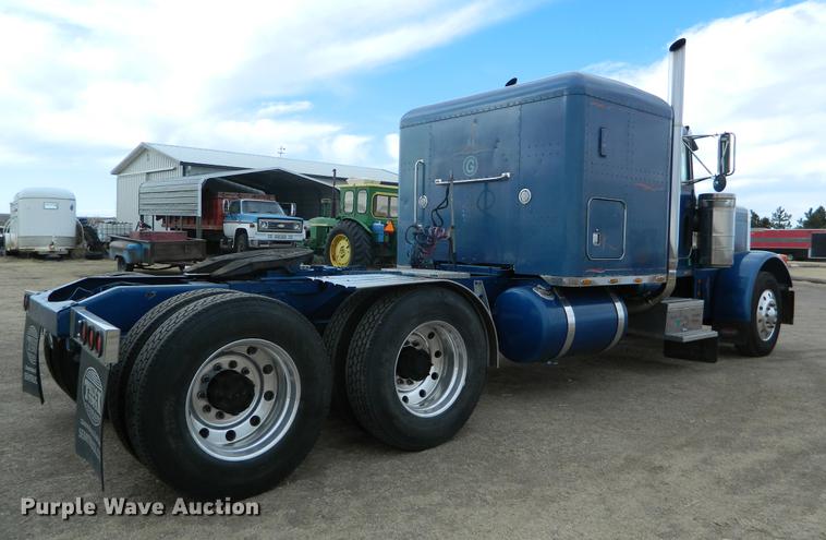 image for item DB6680 1989 Peterbilt 379 semi truck