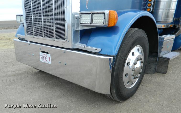 image for item DB6680 1989 Peterbilt 379 semi truck