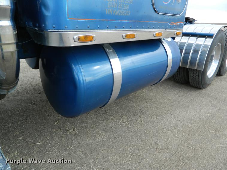 image for item DB6680 1989 Peterbilt 379 semi truck