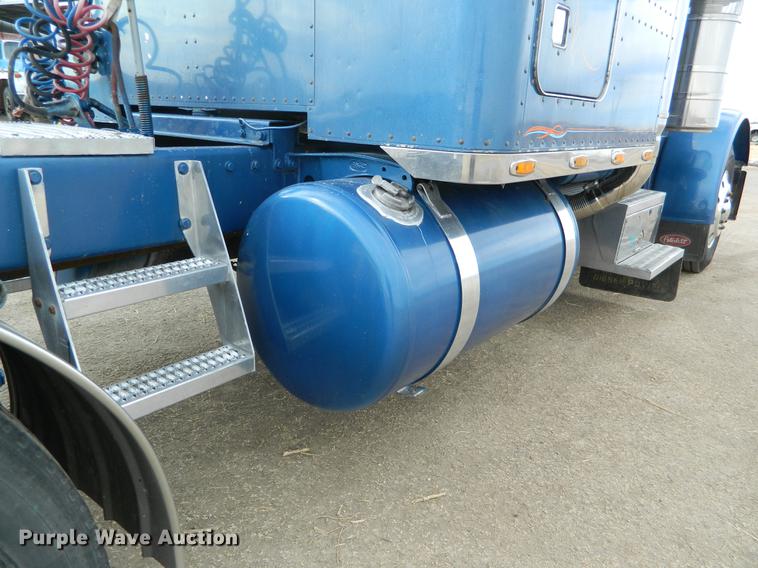 image for item DB6680 1989 Peterbilt 379 semi truck