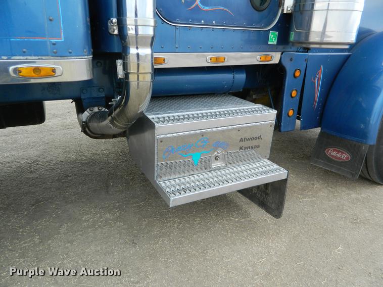 image for item DB6680 1989 Peterbilt 379 semi truck