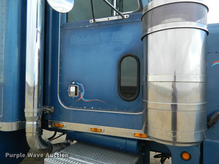 image for item DB6680 1989 Peterbilt 379 semi truck