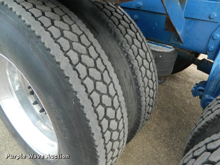 image for item DB6680 1989 Peterbilt 379 semi truck