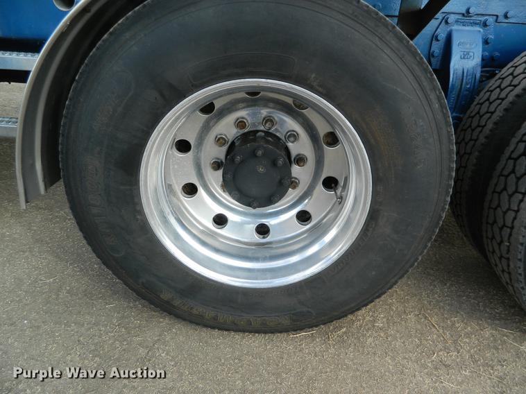 image for item DB6680 1989 Peterbilt 379 semi truck