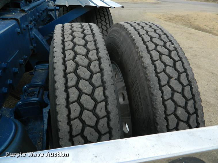 image for item DB6680 1989 Peterbilt 379 semi truck