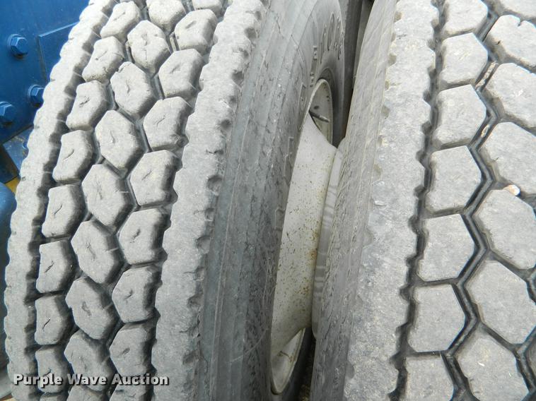 image for item DB6680 1989 Peterbilt 379 semi truck