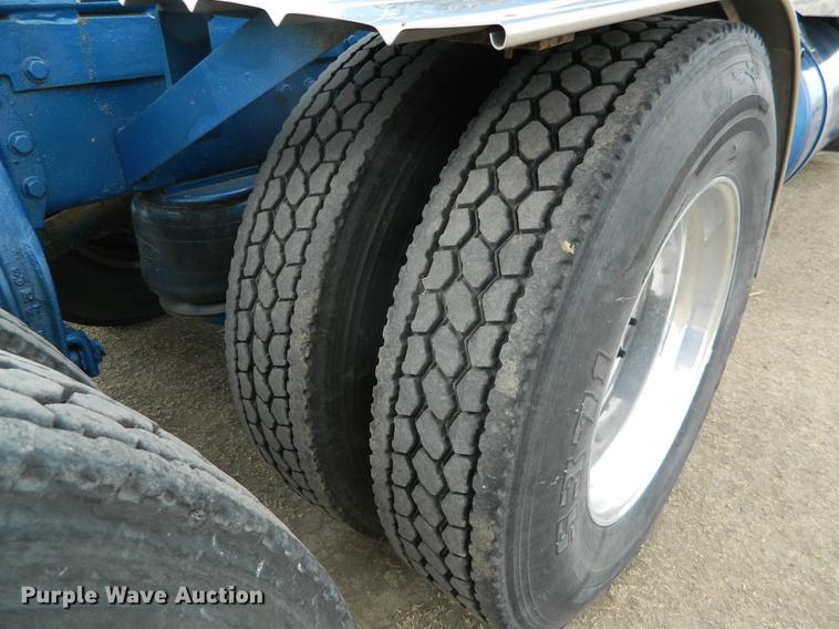 image for item DB6680 1989 Peterbilt 379 semi truck