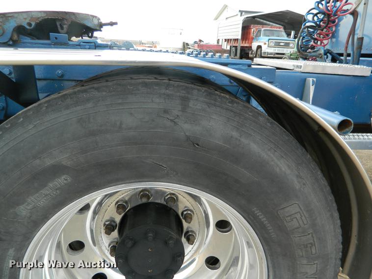 image for item DB6680 1989 Peterbilt 379 semi truck