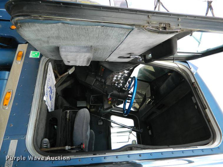 image for item DB6680 1989 Peterbilt 379 semi truck