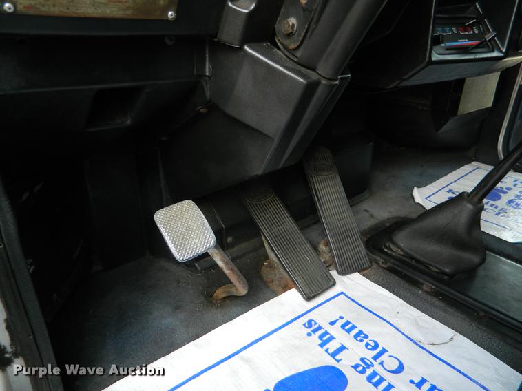 image for item DB6680 1989 Peterbilt 379 semi truck