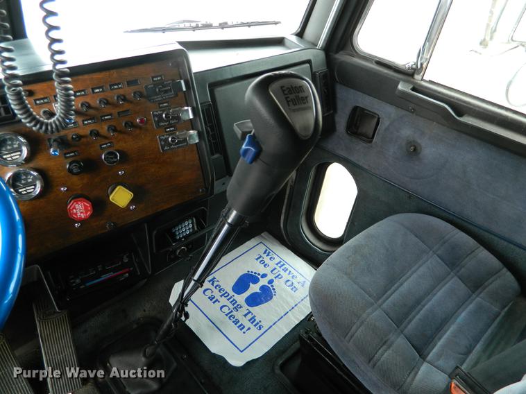 image for item DB6680 1989 Peterbilt 379 semi truck