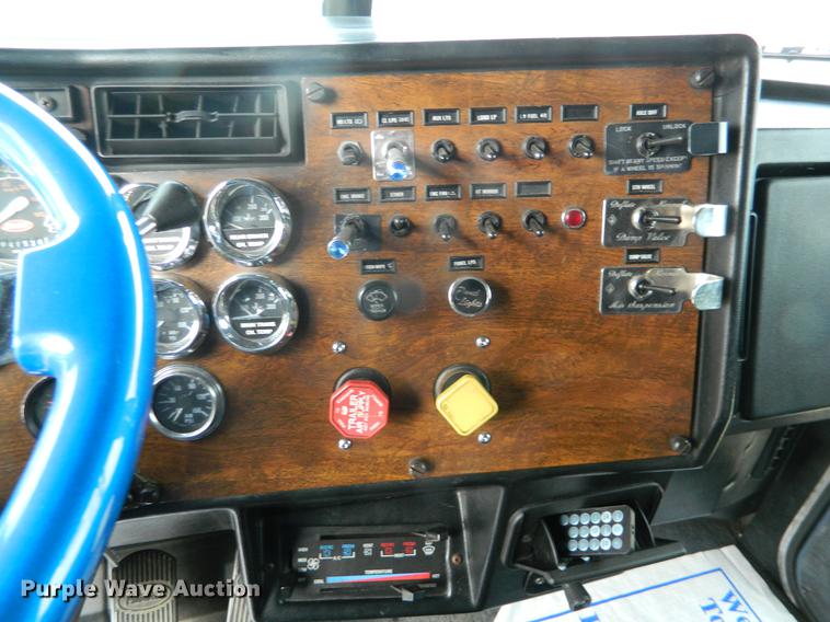 image for item DB6680 1989 Peterbilt 379 semi truck