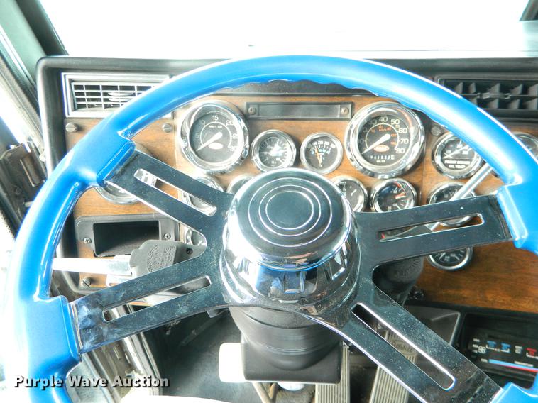 image for item DB6680 1989 Peterbilt 379 semi truck