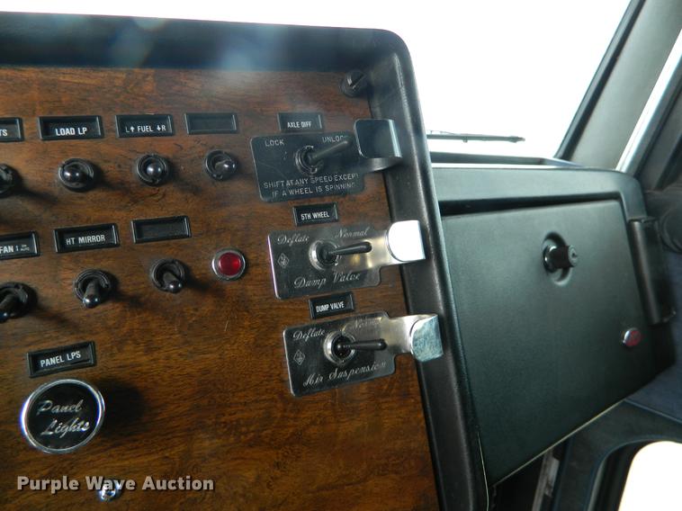 image for item DB6680 1989 Peterbilt 379 semi truck