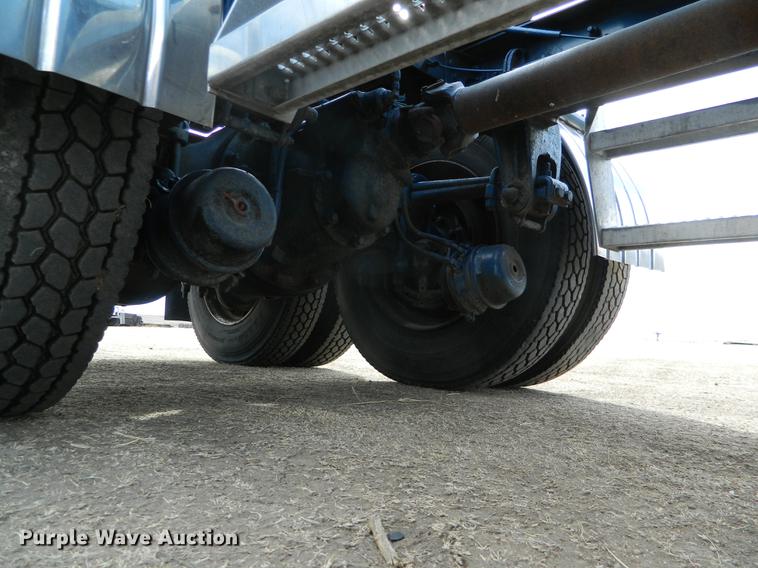 image for item DB6680 1989 Peterbilt 379 semi truck