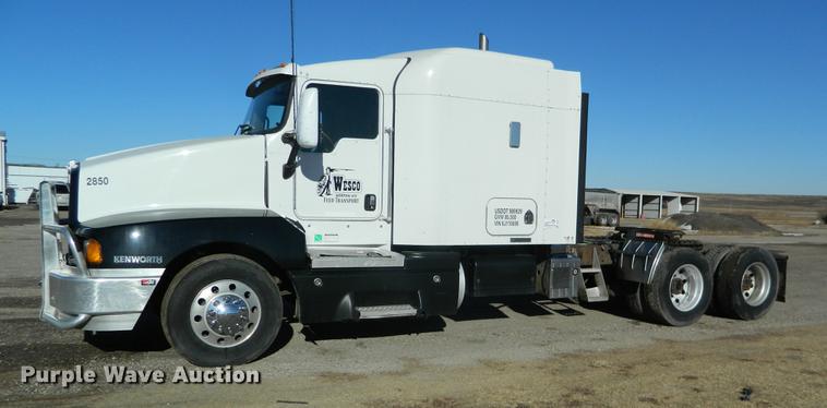 image for item DB6683 2006 Kenworth T600 semi truck