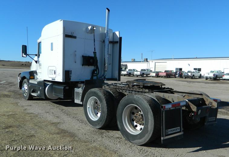 image for item DB6683 2006 Kenworth T600 semi truck