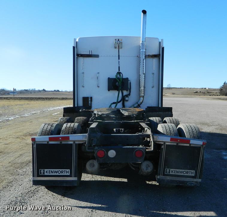 image for item DB6683 2006 Kenworth T600 semi truck