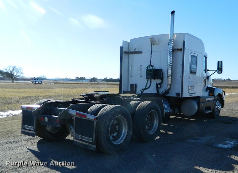 image for item DB6683 2006 Kenworth T600 semi truck