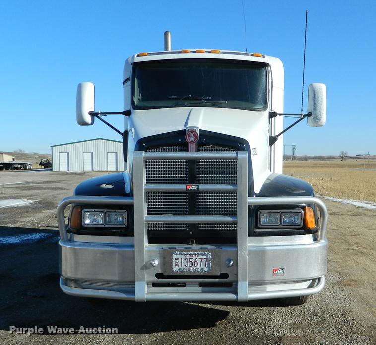 image for item DB6683 2006 Kenworth T600 semi truck