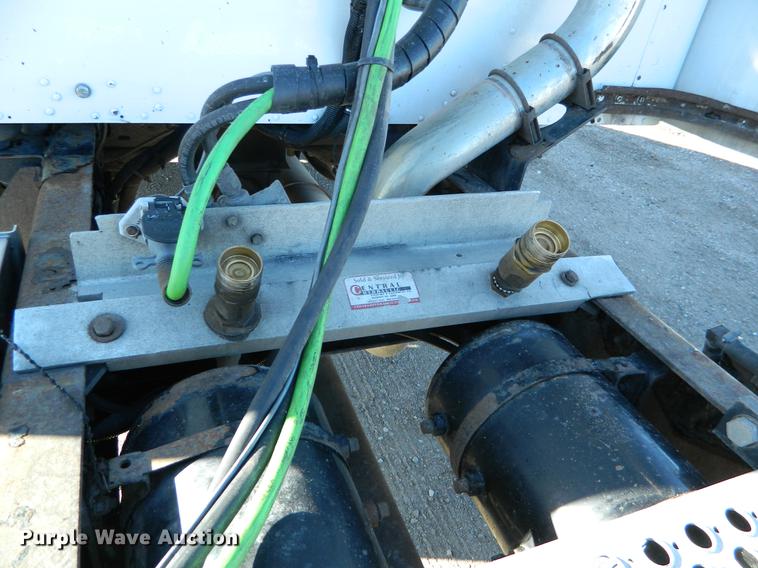 image for item DB6683 2006 Kenworth T600 semi truck