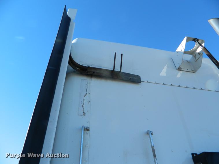 image for item DB6683 2006 Kenworth T600 semi truck