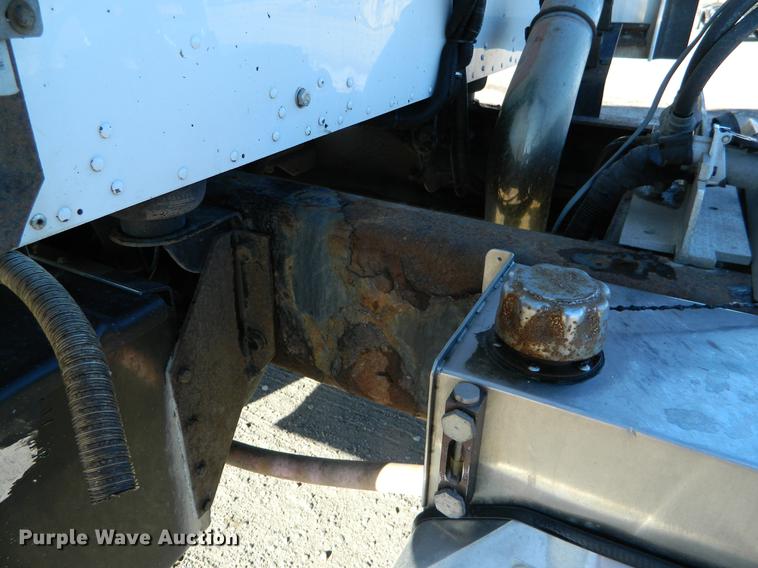 image for item DB6683 2006 Kenworth T600 semi truck