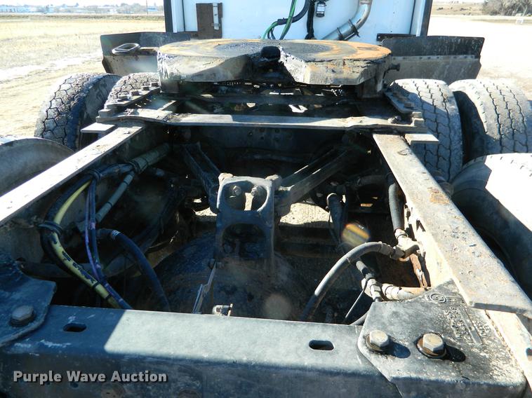 image for item DB6683 2006 Kenworth T600 semi truck