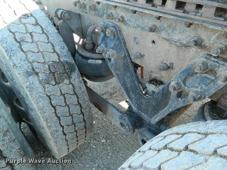 image for item DB6683 2006 Kenworth T600 semi truck