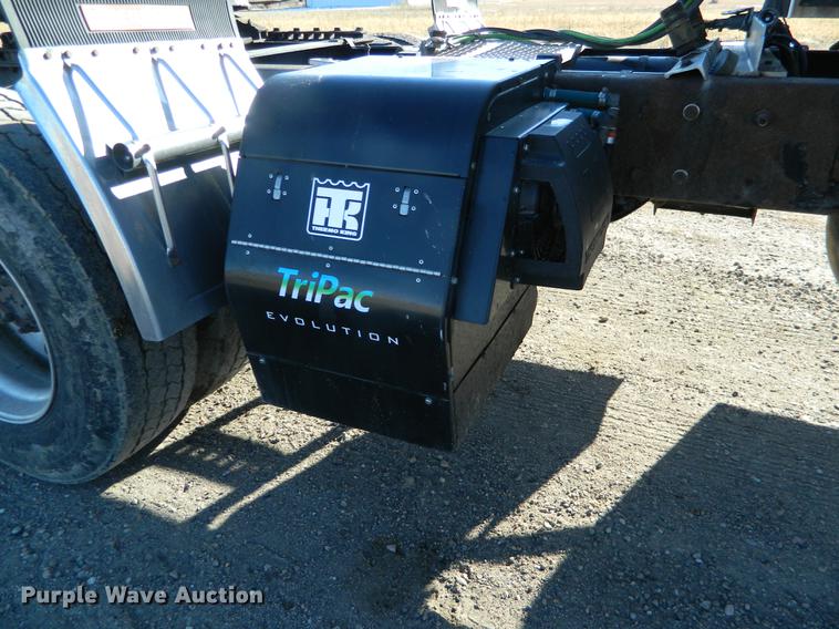 image for item DB6683 2006 Kenworth T600 semi truck