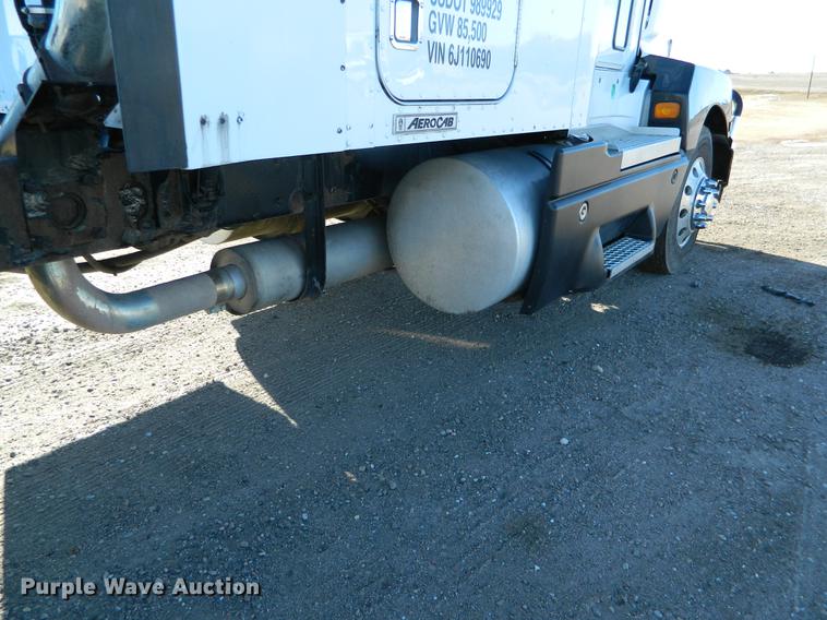 image for item DB6683 2006 Kenworth T600 semi truck