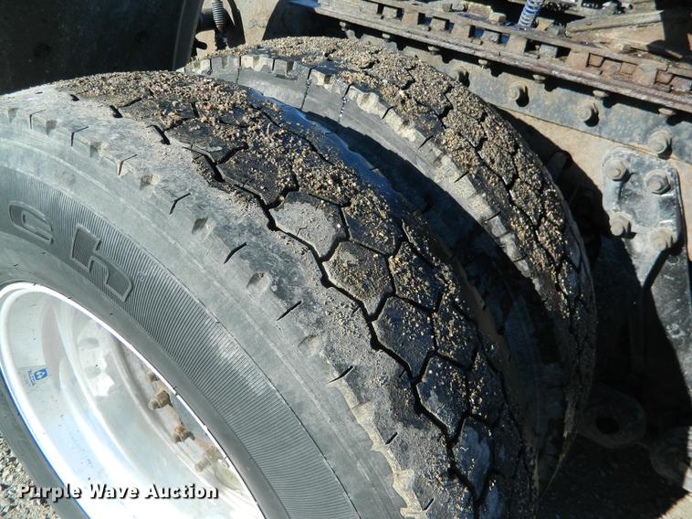 image for item DB6683 2006 Kenworth T600 semi truck