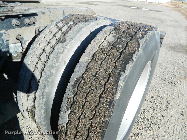 image for item DB6683 2006 Kenworth T600 semi truck