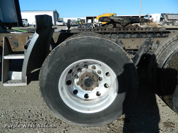 image for item DB6683 2006 Kenworth T600 semi truck