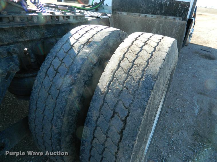 image for item DB6683 2006 Kenworth T600 semi truck