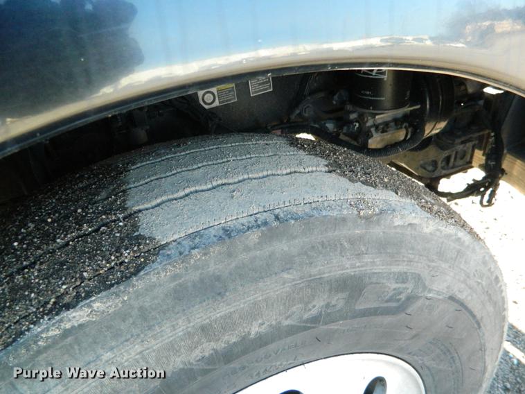 image for item DB6683 2006 Kenworth T600 semi truck