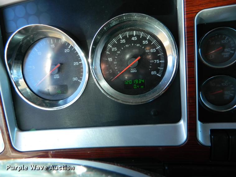 image for item DB6683 2006 Kenworth T600 semi truck