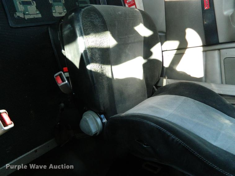 image for item DB6683 2006 Kenworth T600 semi truck